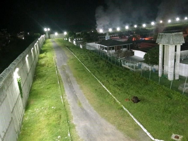Operativo en penal de Tuxpan asegura drogas y más de 140 objetos