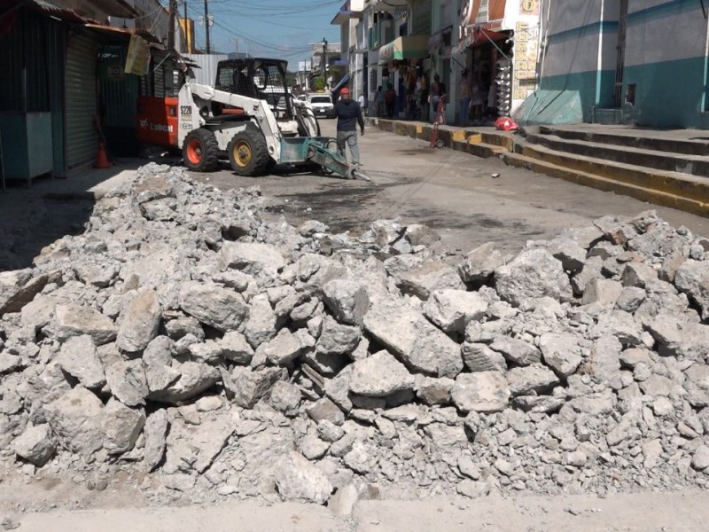 Opiniones divididas ante reparación de vialidades céntricas en Tehuantepec