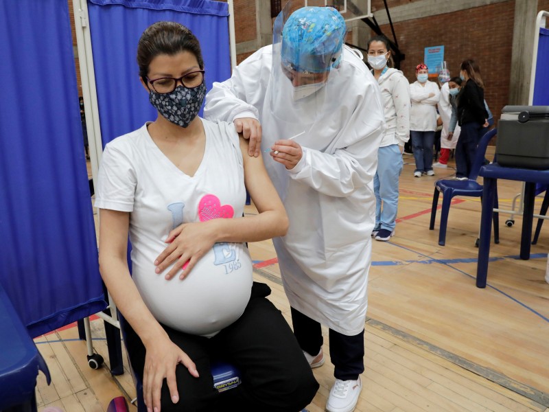 OPS recomienda vacunar a embarazadas después del primer trimestre