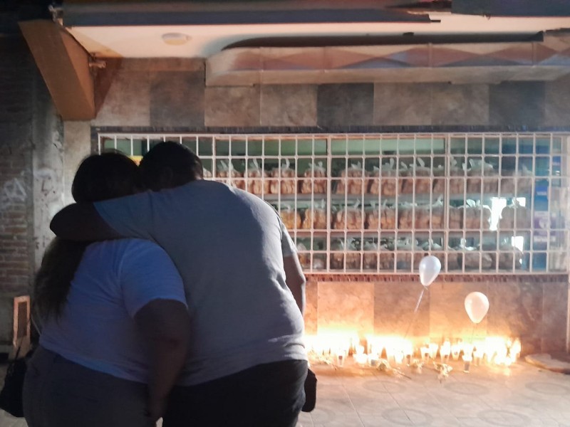 Oran por su eterno descanso y por que se haga justicia