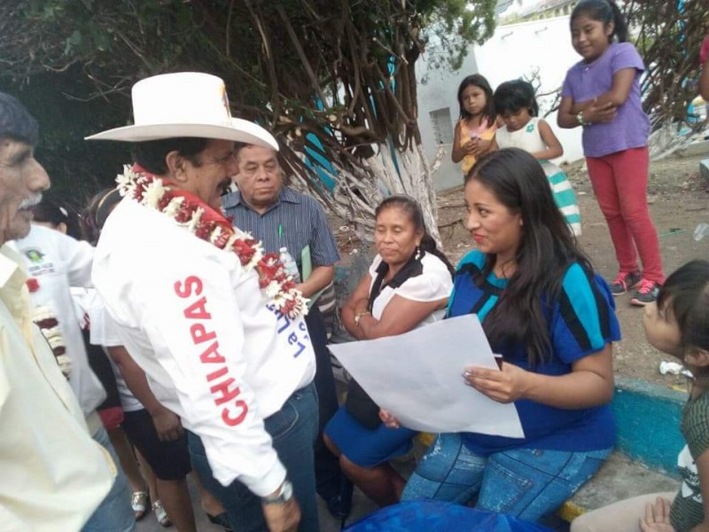 Orantes recorre la sierra de Chiapas