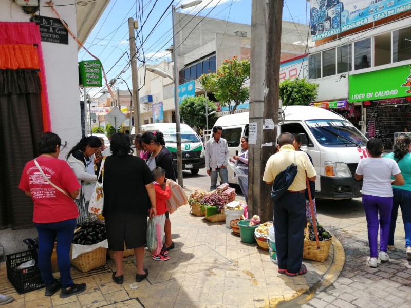 Ordena gobierno retirar ambulantes; 