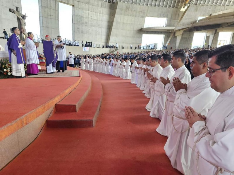 Ordenan nuevos sacerdotes y diáconos para Jalisco