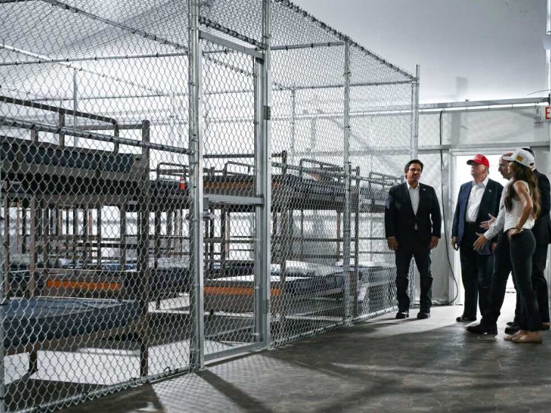 Ordenan parar ampliación del centro de detención migratorio 