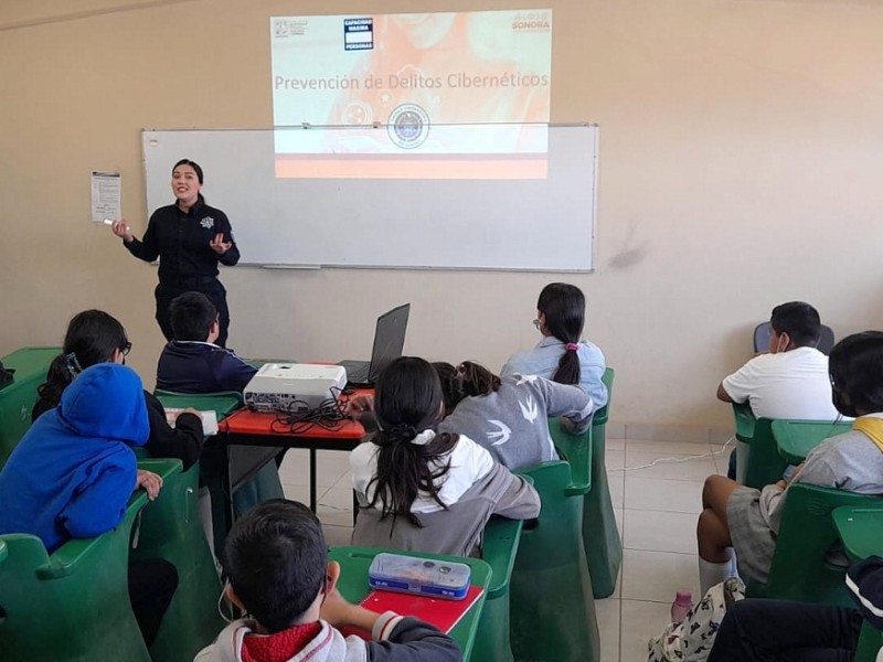 Orienta Unidad Cibernética sobre prevención de delitos