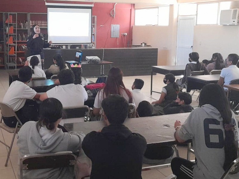 Orienta Unidad Cibernética sobre prevención de delitos en escuelas