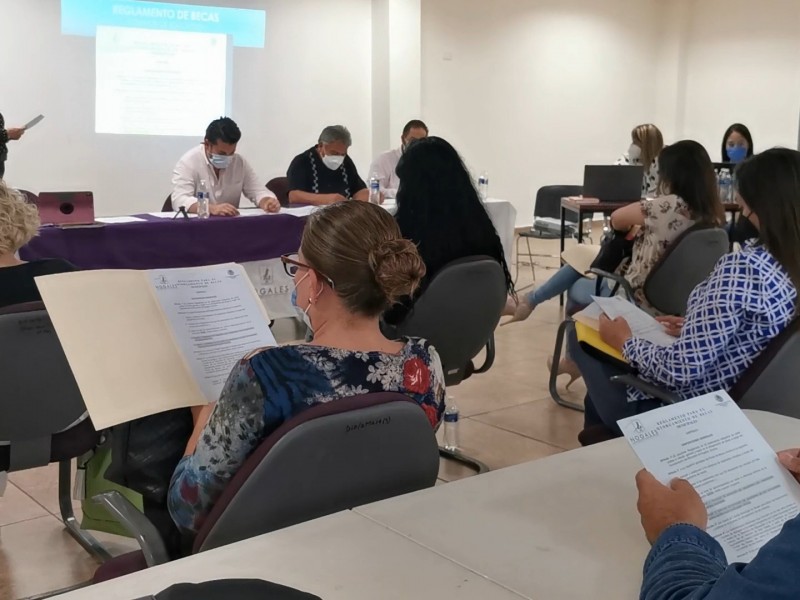 Otorga municipio más de un millón de pesos en becas