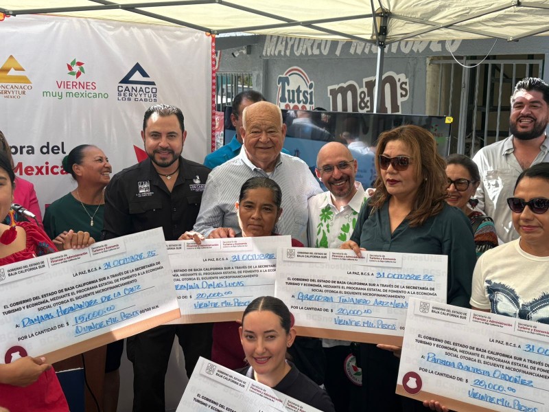 Otorgan 26 microcréditos a cabeños para que impulsen sus negocios