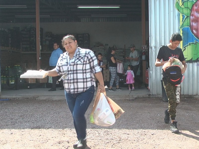 Otorgan despensas por día Mundial de asistencia humanitaria