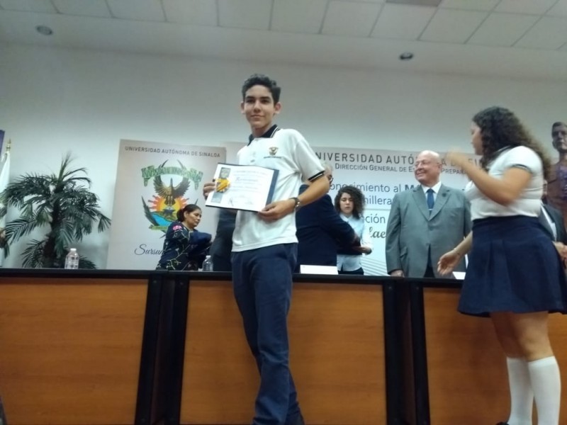 Otorgan reconocimiento al Mérito Académico Bachillerato Universitario:UAS