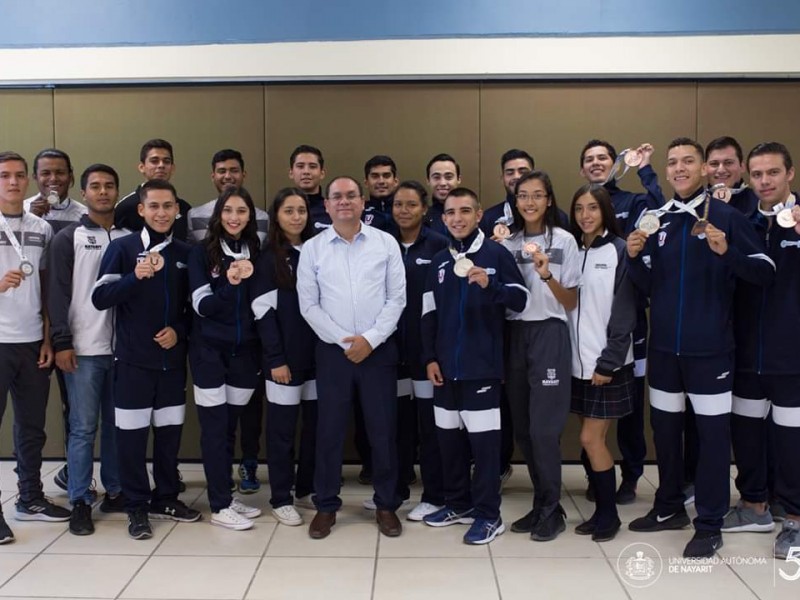 Otorgarán becas a medallistas universitarios