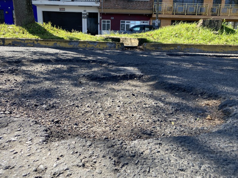 Otra vez… baches afectan en la Avenida Villahermosa