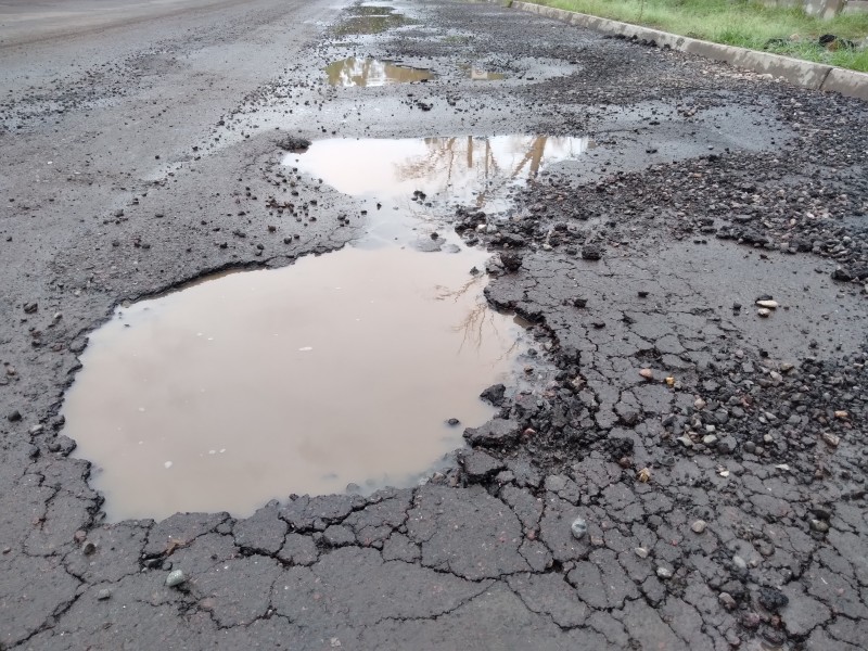 Otra vez calle Ostimuri deteriorada pese a reciente rehabilitación