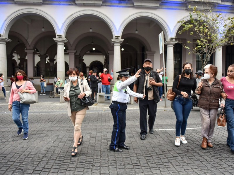 Otra vez desalojan ayuntamiento de Xalapa por olor a gas