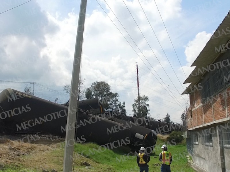 Tren se descarriló por reblandecimiento de tierra: PC