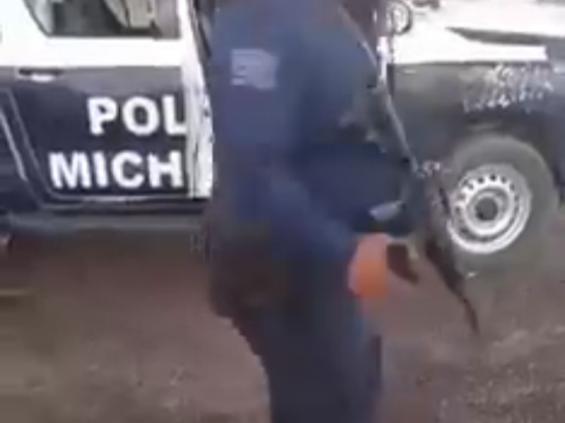 Nuevamente policia de Michoacán aparece bailando en vídeo