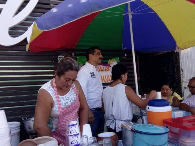 Paco rojas recorre mercados de Tuxtla