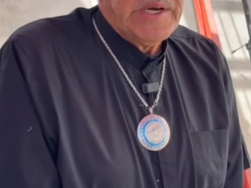 Padre Alfredo Gallegos públicamente le pidió disculpas a la gobernadora de Guanajuato