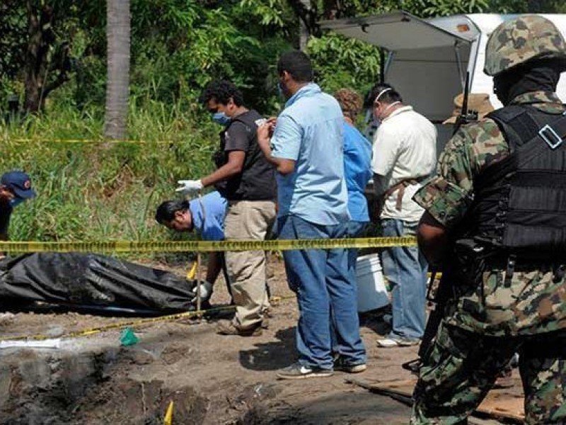 Padre e hijo encontrados en fosa de Xalisco reciben sepultura