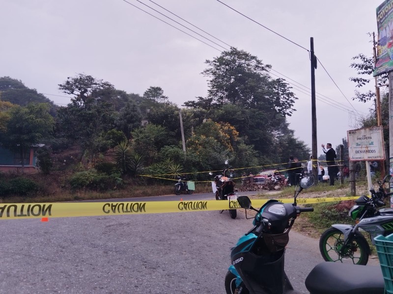 Padres bloquean carretera Totutla–Xalapa por falta de maestro en primaria