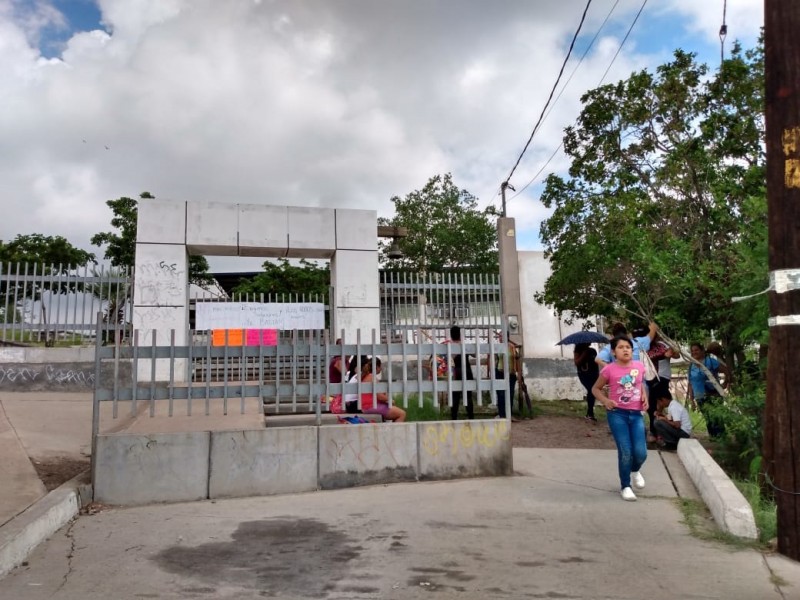 Primaria Montelolita sin agua y luz por robos