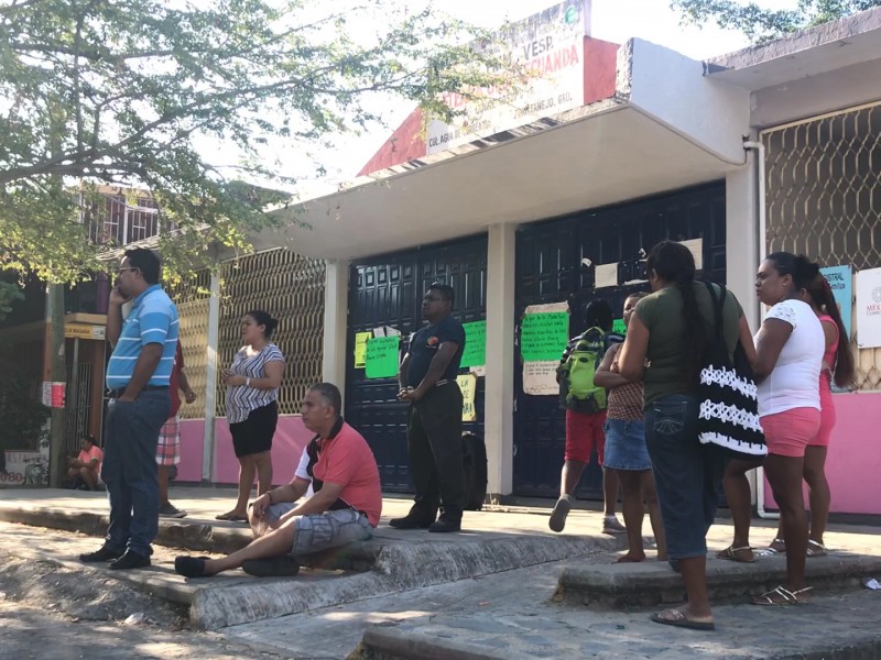 Padres cierran primaria Mateana Orbe, piden 4 maestros