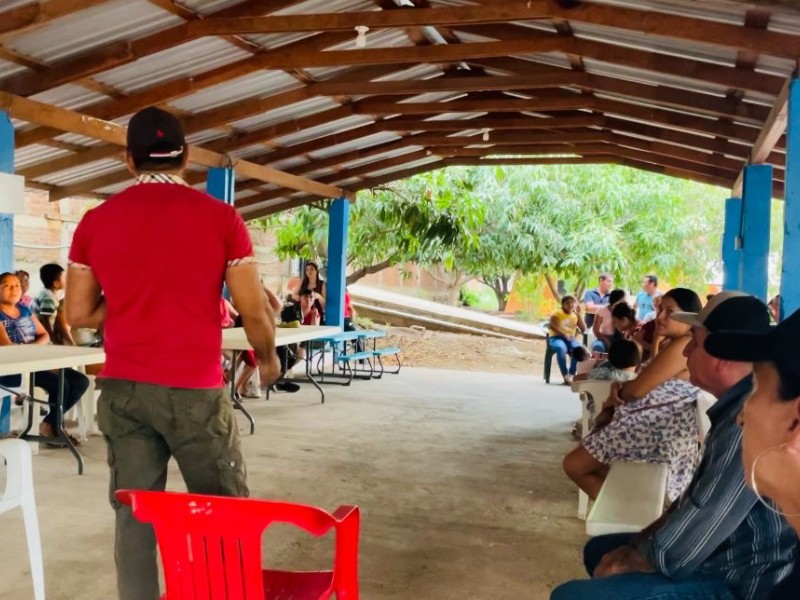 Padres dan ultimátum a maestros paristas en Santa Rosa