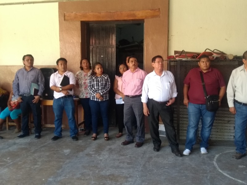 Padres de familia Anuncian movilizaciones en Tehuantepec