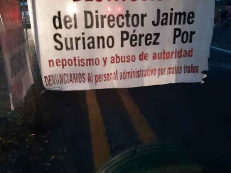 Padres de familia bloquean tramo carretero Puerto Madero