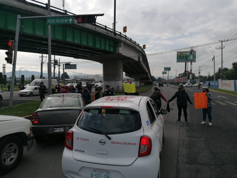 Padres de familia cierran Boulevard Aeropuerto por casos de acoso