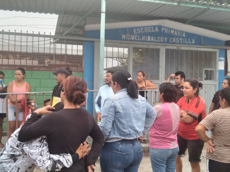 Padres de familia denuncian irregularidades en desayunos escolares