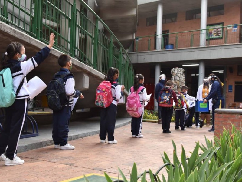 Padres de familia en desacuerdo por regreso a clases presenciales