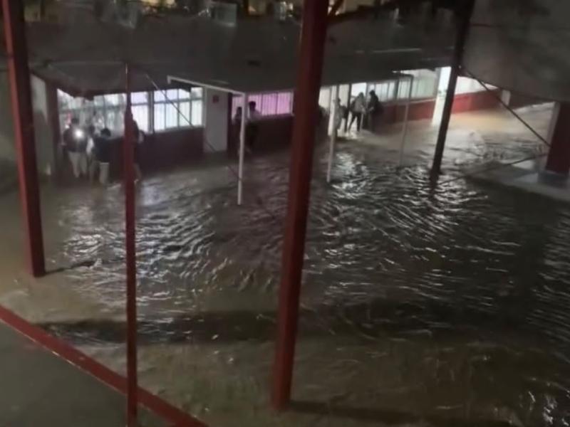 Padres de familia exigen avisos oportunos para suspender clases por lluvias