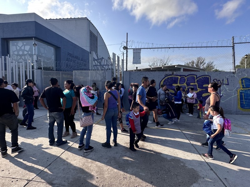 Padres de familia lidiaron con regreso a clases