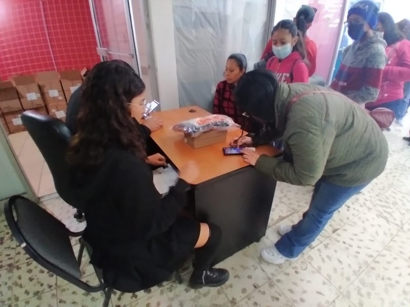 Padres de familia pueden canjear uniformes escolares deportivos