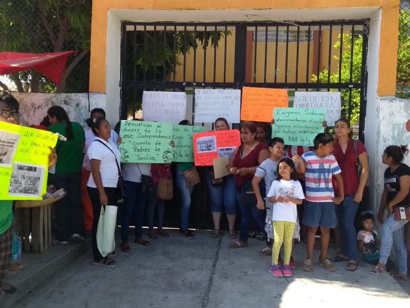 Padres de la Independencia toman supervisión escolar 055