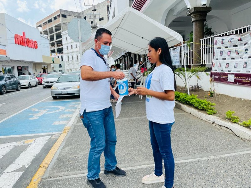 Padres de niños con autismo desarrollan colecta en Tuxpan