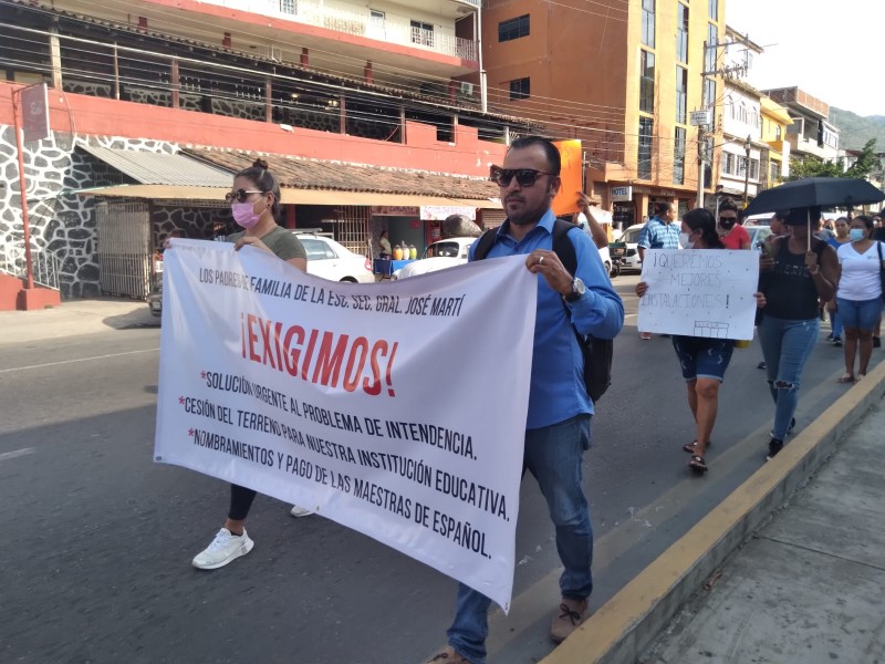 Padres de secundaria José Martí, también sostendrán reunión con SEG