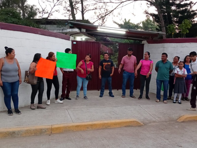 Padres del CETIS 111 exigen transparencia en cuotas