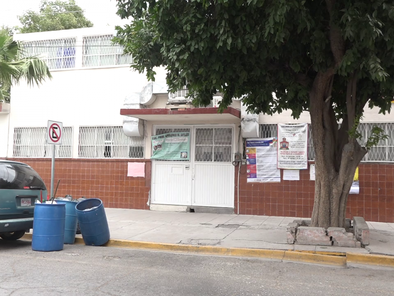 Padres exigen a director del HU respeto para escuela