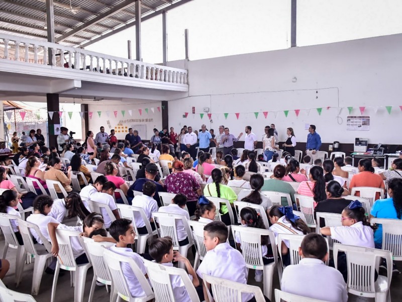 Padres exigen agilizar obra de escuela en Villa Unión