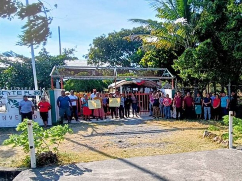 Padres exigen salida de docentes señalados por maltrato en CECyTE 26