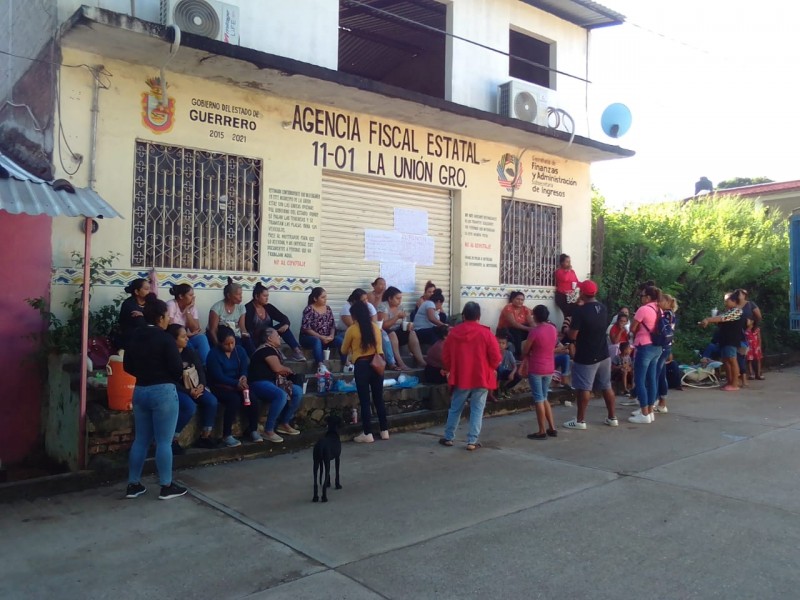 Padres toman Finanzas en La Unión, tampoco tienen maestros