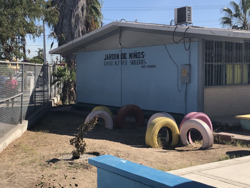 Padres toman jardín de niños en La Paz