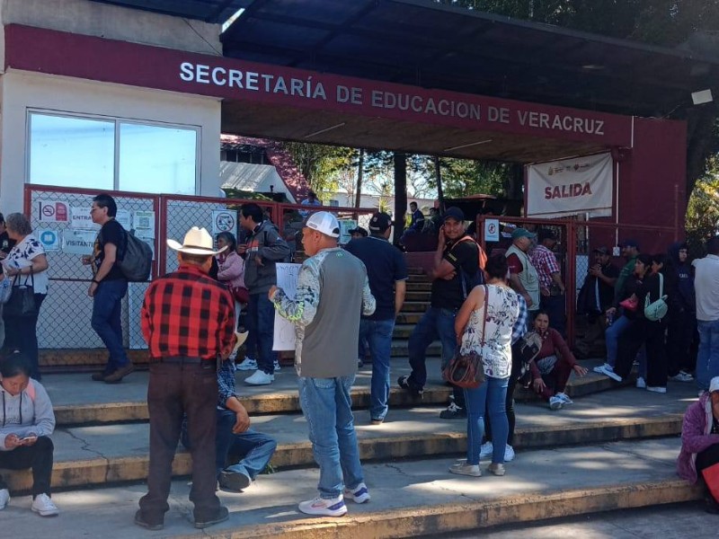 Padres toman oficinas de la SEV por falta de docentes en Veracruz ...