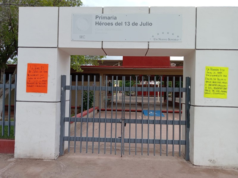 Padres toman pacíficamente la primaria “Héroes 13 de Julio” en Guaymas