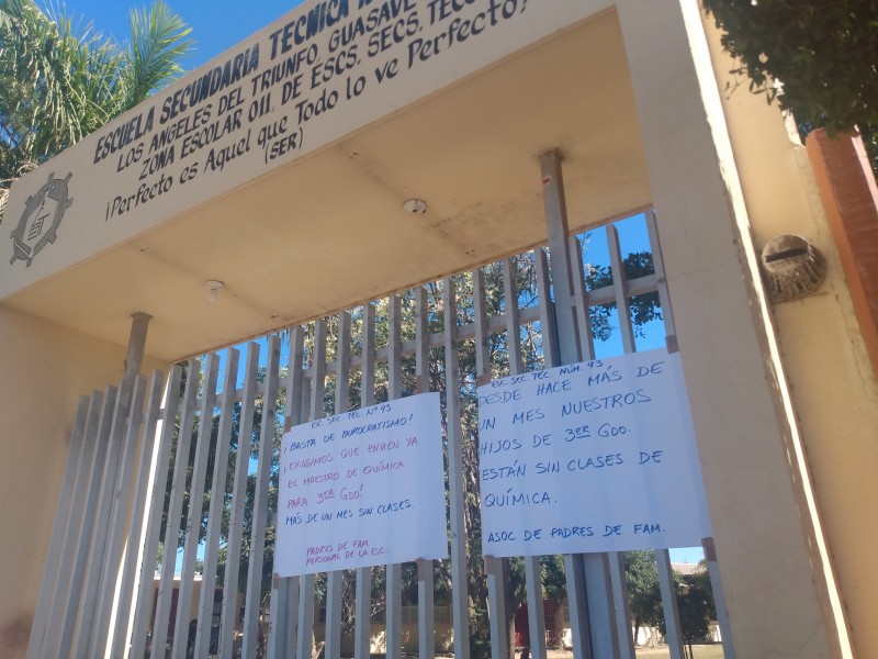 Padres toman Secundaria en Los Ángeles del Triunfo