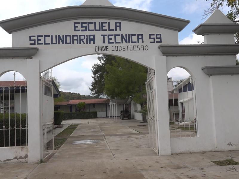 Padres y docentes de Secundaria Técnica 59 frenan cambio de director