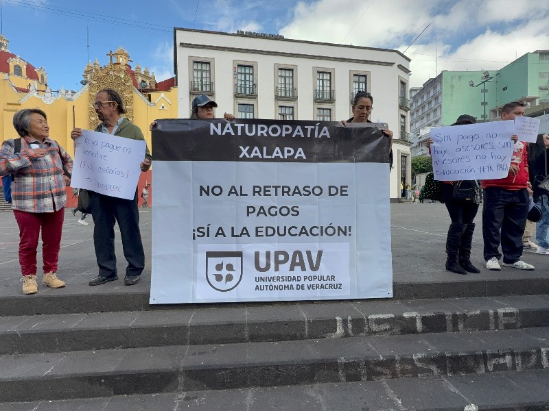 Pago pendiente a asesores frena clases en la UPAV