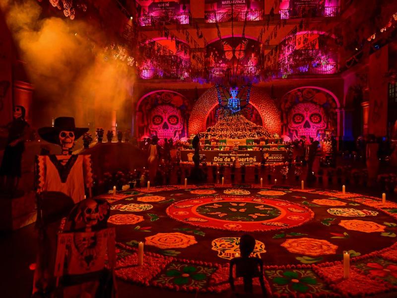 Palacio de Gobierno exhibe ofrenda monumental de Día de Muertos